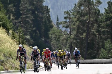 El pelotón durante la cuarta etapa de La Vuelta.