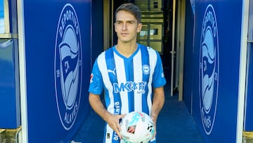 Nuevo fichaje del Alavés Denis Suárez.