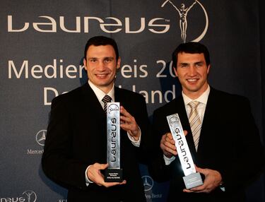 
Los hermanos Vitali y Wladimir Klitschko se proclamaron simultáneamente campeones mundiales de los pesos pesados en boxeo, teniendo en sus manos los cinturones de la división entre 2011 y 2013. Ambos hermanos se volcaron plenamente con Ucrania tras la ofensiva rusa y han ocupado puestos políticos de poder.
