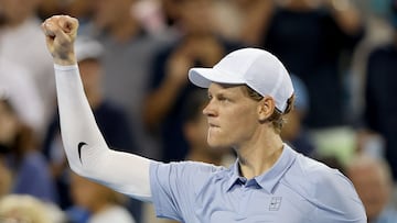 MASON, OHIO - AUGUST 11: Jannik Sinner of Italy celebrates his win against Gabriel Diallo of Canada during the Cincinnati Open at Lindner Family Tennis Center on August 11, 2025 in Mason, Ohio. Matthew Stockman/Getty Images/AFP (Photo by MATTHEW STOCKMAN / GETTY IMAGES NORTH AMERICA / Getty Images via AFP)