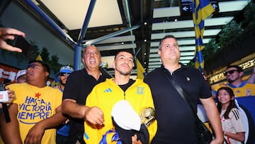 Ángel Correa en su llegada a México tras marcharse del Atlético de Madrid.