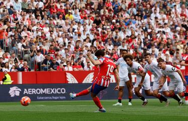 Julián Álvarez empató el partido de penalti. 1-1.