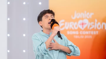 El representante de España en Eurovisión Junior 2025, Gonzalo Pinillos, canta durante una rueda de prensa, en Torrespaña, a 23 de julio de 2025, en Madrid (España). Gonzalo Pinillos, de 14 años, ha sido elegido por RTVE para representar a España en Eurovisión Junior 2025, el festival de la canción que se celebrará el 13 de diciembre en Tiflis (Georgia).
23 JULIO 2025;RTVE;EUROVISIÓN;JUNIOR;GONZALO PINILLOS;2'25;MADRID
Alberto Ortega / Europa Press
23/07/2025