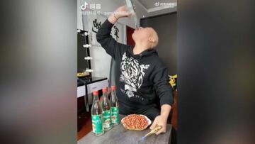 Muere un influencer tras beber varias botellas de un licor chino