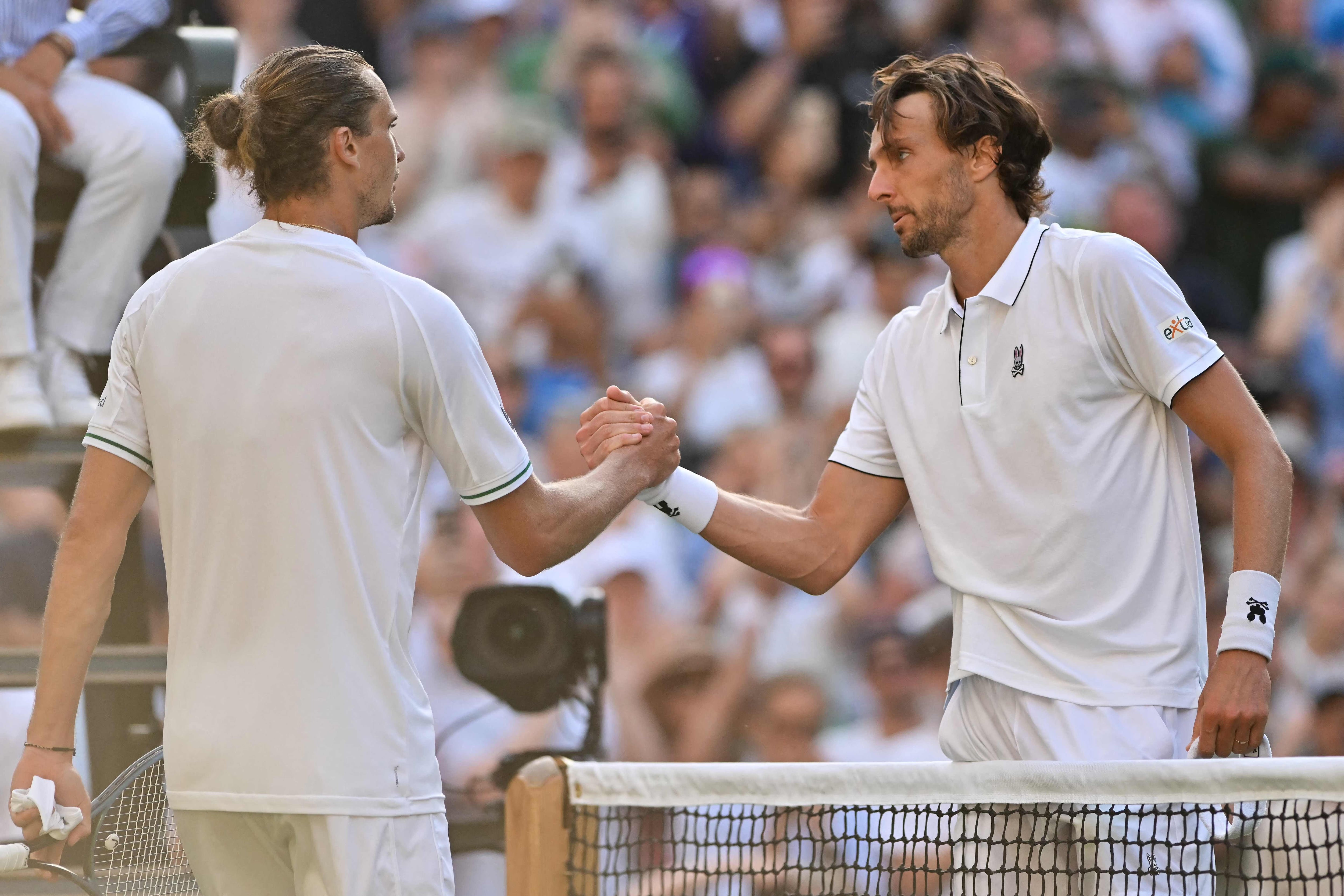 Zverev cae y se despeja más el camino de Alcaraz