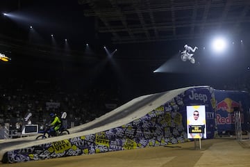Dany Torres, Pat Bowden (Australia), David Rinaldo (Francia), José Mincha, Clinton Moore y Maikel Melero saltaron al ruedo uno a uno para ofrecer un vbrante espectáculo en la vuelta de freestyle en Madrid.