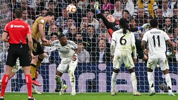 Oyarzabal se dispone a anotar el 3-4 con Lunin ya superado en el partido de vuelta de las semifinales de la Copa del Rey que enfrentó al Real Madrid y a la Real Sociedad.