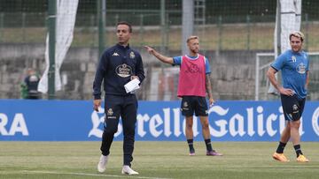 Borja Jiménez debe elegir su primer once de la temporada.