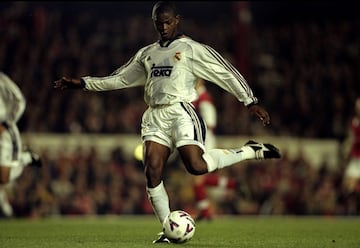 Central brasileño de físico imponente y recorrido incansable, Julio César llegó al Real Madrid joven y ambicioso procedente del Real Valladolid, como madridista formó parte del equipo que levantó la Octava Champions en 2000.