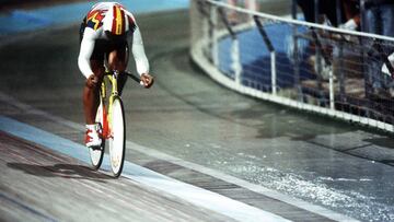 José Manuel Moreno logra la primera medalla de oro para España en la prueba contrarreloj del kilómetro en ciclismo en pista.