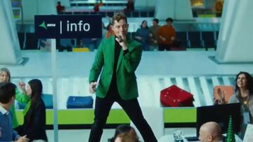 El ‘concierto’ de Bisbal en el Aeropuerto de Barajas por Navidad