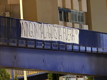El malaguismo expresa su indignación a través de pancartas
