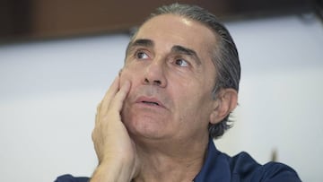 Premios a Scariolo: medalla de oro y miembro de honor de AEEB