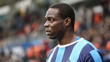 Kluivert pierde a Balotelli