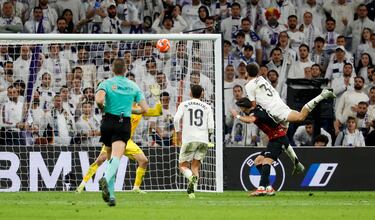 2-1. Centro lateral, toca Jesús Vallejo con la cabeza, Copete y Leo Román no se entienden y Jacobo Ramón aprovecha el momento para anotar el segundo tanto con la pierna derecha.