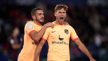 Llorente y Koke celebran el 0-2 del primero para el Atlético en el Ciutat.