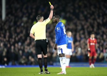 En febrero de 2025, en el derbi de Merseyside, Doucouré fue blanco de insultos racistas. Tras un duro partido, que acabo en empate a 2, Doucouré fue expulsado tras una pelea con el jugador del Liverpool Curtis Jones, quien también sería expulsado del encuentro. Tras esta situación, el futbolista internacional por Mali recibió cientos de mensajes racistas en sus redes sociales. El Everton expresó su firme condena y reclamó sanciones ejemplares.