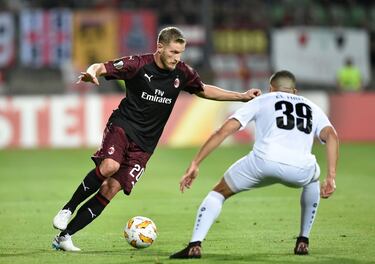 El jugador de Sant'Agata dè Goti es recordado por su paso por el Milán. Con los rossoneros comenzó su carrera y tras dos partidos pasó por Torino, Empoli, Modena, Piazenza y Nápoles antes de volver al Milan y jugar 304 partidos desde 2009 hasta junio de 2