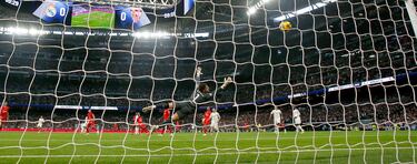 El futbolista del Real Madrid, Kylian Mbappé, marca el 1-0 al Sevilla. 