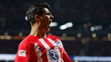Morata celebra un gol en el Metropolitano. Haters meme.