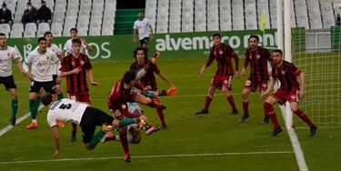 Debajo de los adoquines no está la playa, está la 2ªRFEF