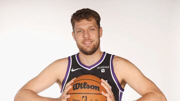 Vezenkov no seguirá en los Kings