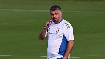 Soccer Football - Gennaro Gattuso first training session with Italy - FIGC Coverciano Technical Centre, Coverciano, Italy - September 1, 2025 Italy coach Gennaro Gattuso during training REUTERS/Jennifer Lorenzini