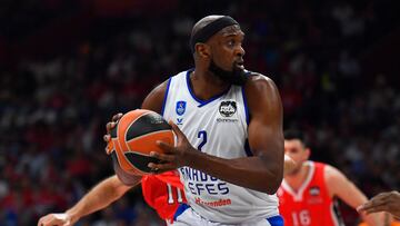 Chris Singleton, ala-pívot del Anadolu Efes, ante el Olympiacos en la Euroliga.