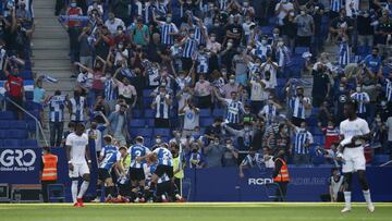 Soccer Football - LaLiga - Espanyol v Real Madrid - RCDE Stadium, Cornella de Llobregat, Spain - October 3, 2021 Espanyol players and fans celebrate after Raul de Tomas scores their first goal REUTERS/Albert Gea