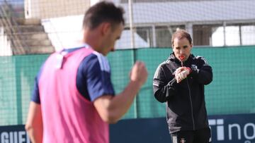 Jagoba Arrasate da instrucciones durante un entrenamiento.