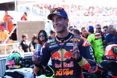Alegría del piloto de Mazarrón, Pedro Acosta, tras quedar en segunda posición en el Gran Premio Hungría de MotoGP.
