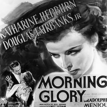 El 16 de marzo, la intérprete recibió el premio a Mejor Actriz por la película "Gloria de un día" en la que fue la sexta edición de los Oscar. Comenzó así una carrera legendaria que la llevaría a ser la actriz más premiada de la historia, con cuatro estatuillas.