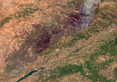 Una imagen satelital muestra el humo de los incendios forestales en Jarilla, España.