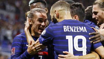 Soccer Football - World Cup - UEFA Qualifiers - Group D - France v Finland - Groupama Stadium, Lyon, France- September 7, 2021 France's Antoine Griezmann celebrates scoring their first goal with teammates REUTERS/Stephane Mahe
