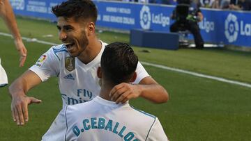 GRA442. Vitoria (álava) (Spain), 23/09/2017.- Real Madrid Dani Ceballos (24) celebrates after scoring a goal with teammate Marco Asensio (L) during the Primera Division Liga match between Alaves and Real Madrid held at Mendizorroza stadium in Vitoria, Basque Country, Spain, 23 September 2017. (España) EFE/EPA/David Aguilar