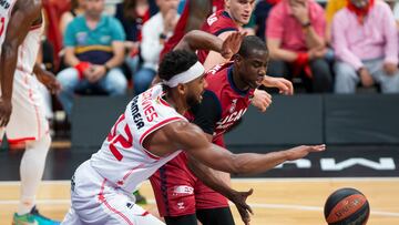 Brandon Davies y Moussa Diagné.