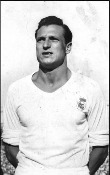 Fue uno de los primeros futbolistas españoles en tener un título universitario. Tras una carrera donde ganó títulos en el Atleti y en el Real Madrid, al retirarse se dedicó a puestos directivos en la Federación Valenciana y entre 1970 y 1975 presidió la Federación Española de Fútbol. El delantero español se licenció en Derecho y Ciencias Económicas por la Universidad de Deusto.