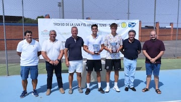 Foto de la entrega de trofeos del XXV edición del Trofeo de la UVA y el Vino de Daimiel, torneo del Circuito IBP Tenis Pro