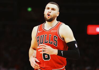 Único jugador de la lista que sigue en activo. Antes de defender la camiseta de los Bulls estuvo en Minnesota Timberwolves. Llegó a los Bulls a cambio de  Jimmy Butler y los derechos de Justin Patton. Aunque aún le queda mucha carrera por delante (28 años) el Alero/Escolta ha sido 2 veces elegido para el All-Star de la NBA (2021, 2022) y 1 vez Segundo Equipo de Novatos de la NBA (2015).