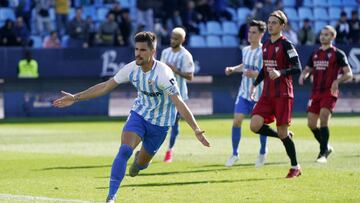 Adrián Gonzlañez celebrando un gol ante el Mirandés.