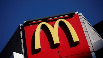 Una mujer se resbaló mientras bajaba las escaleras de un McDonald’s y un juez ordenó indemnizarla con casi 4,000 dólares.