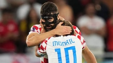 Luka Modric with Josko Gvardiol of Croatia during the FIFA World Cup Qatar 2022 match, Group F, between Croatia and Belgium played at Ahmad Bin Ali Stadium on Dec 1, 2022 in Al Rayyan, Qatar. (Photo by Bagu Blanco / Pressinphoto / Icon Sport)
