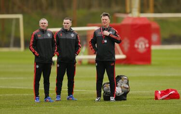 Con Van Gaal al frente del Ajax, el conjunto holandés aceleró la presencia de una joven hornada de futbolistas extraordinarios, comandada por Seedorf, Kluivert, Van der Sar, Overmars y Davids, entre otros: con un juego eléctrico, vertical, alegre y desenfadado conquistaron la Champions en 1995 (sus jugadores salieron bailando al césped del estadio de Viena entre risas y bromas) y llegaron a la final un año después, donde cayeron ante la Juventus desde la tanda de penaltis. Posteriormente fue entrenador del Barcelona en dos etapas, del Ajax y de la selección holandesa en tres etapas. También dirigió al Bayern y al Manchester United.
