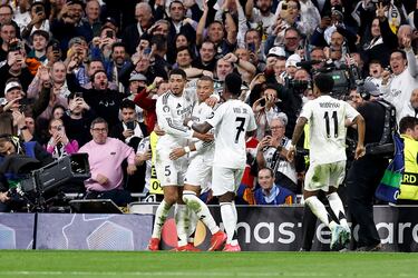 3-0. El nueve del Real Madrid celebra el tercer tanto.