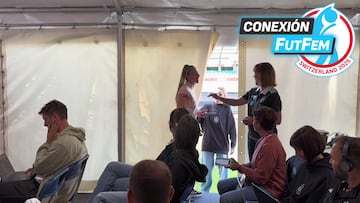 Athenea acaba su rueda de prensa ‘roja de vergüenza’: “Tío, que me han pillado...”