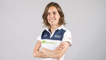 La atleta española Marta Pérez posa durante una entrevista.