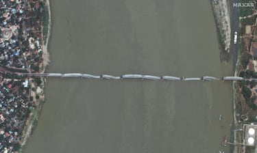 Una imagen satelital muestra el puente Inwa en Mandalay, Myanmar, el 23 de marzo de 2025.