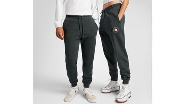 Ahorra un 40% en zapatillas y ropa en el Black Friday de Converse