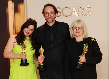 Marilyne Scarselli, Pierre-Olivier Persin y Stephanie Guillon por la película 'La Sustancia'.