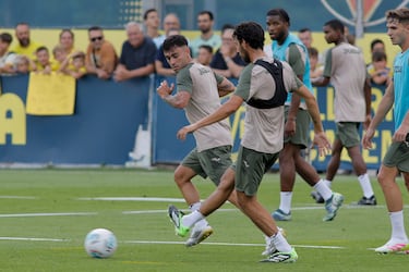 Expectación en la primera sesión del Villarreal